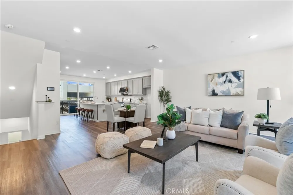 172 Bahia Covina, CA 91722