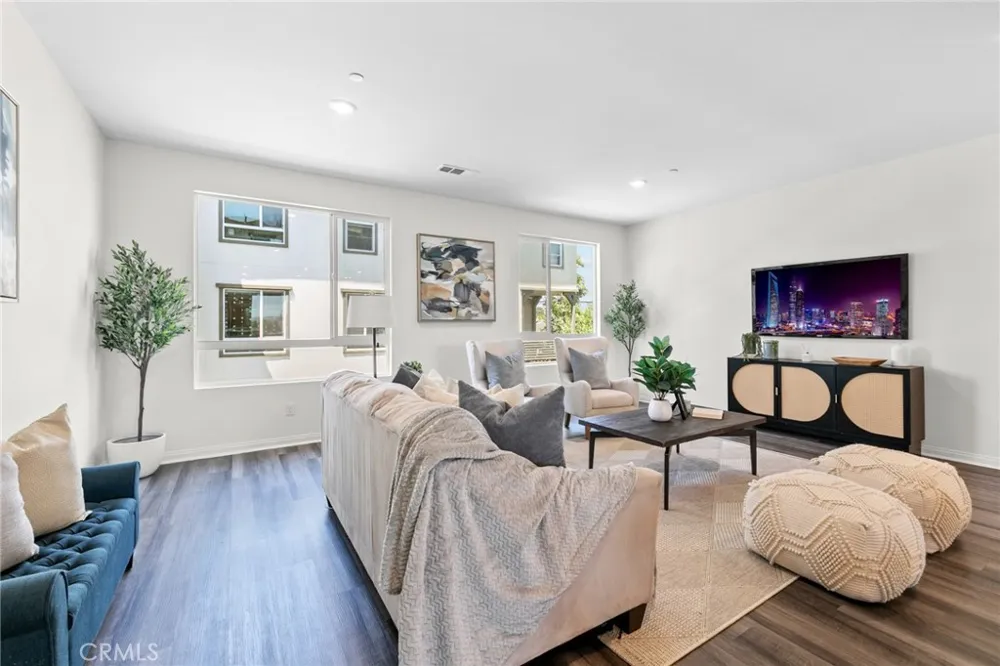 172 Bahia Covina, CA 91722