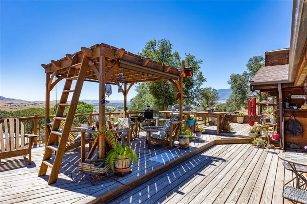 24087 Clover Spring Tehachapi, CA 93561