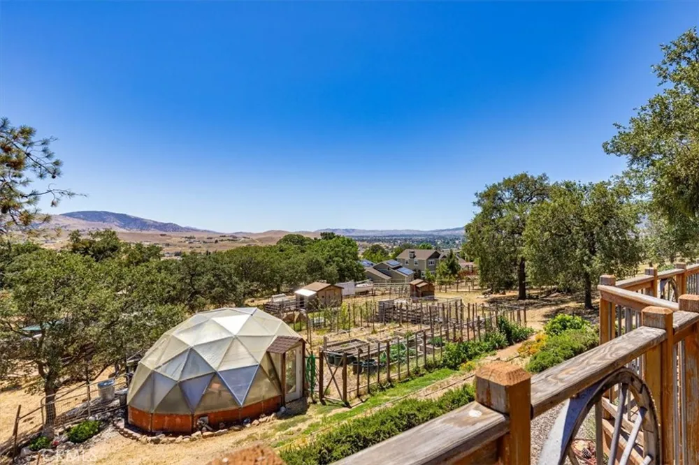 24087 Clover Spring Tehachapi, CA 93561