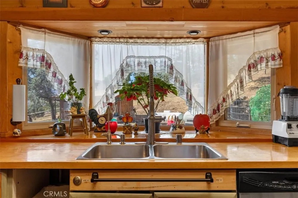 24087 Clover Spring Tehachapi, CA 93561