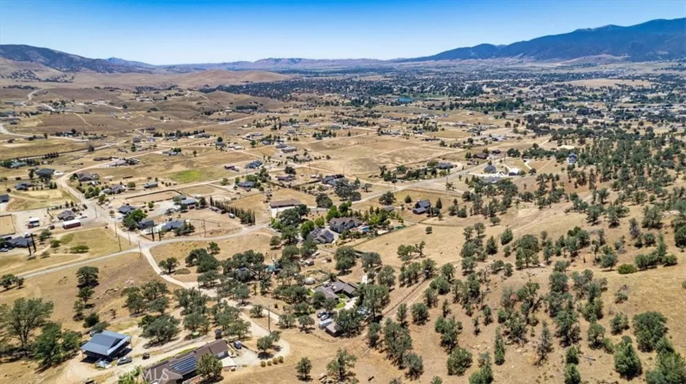 24087 Clover Spring Tehachapi, CA 93561