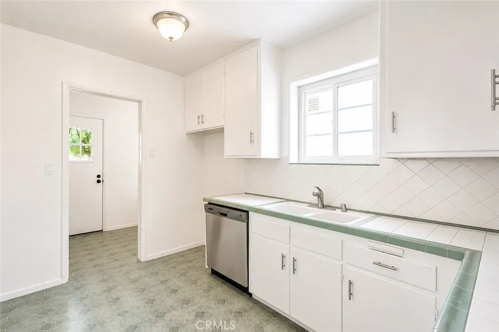 3871 Grayburn Los Angeles, CA 90008