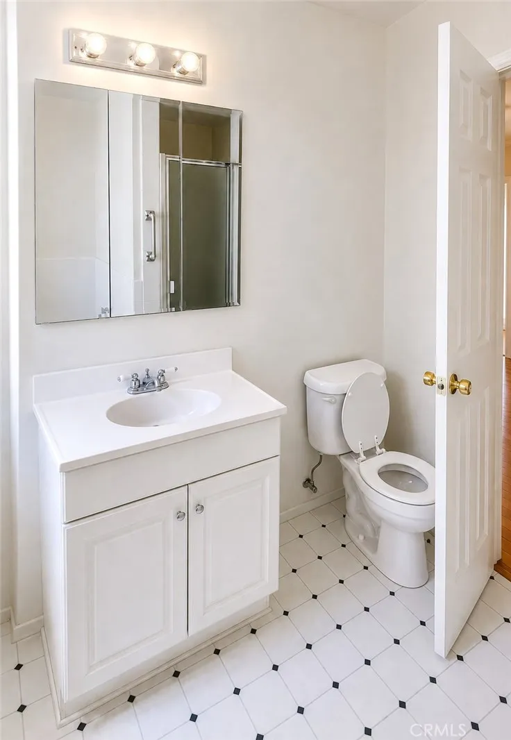 3871 Grayburn Los Angeles, CA 90008