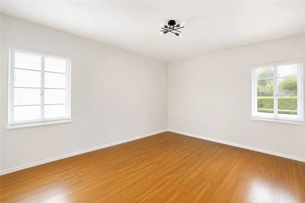 3871 Grayburn Los Angeles, CA 90008