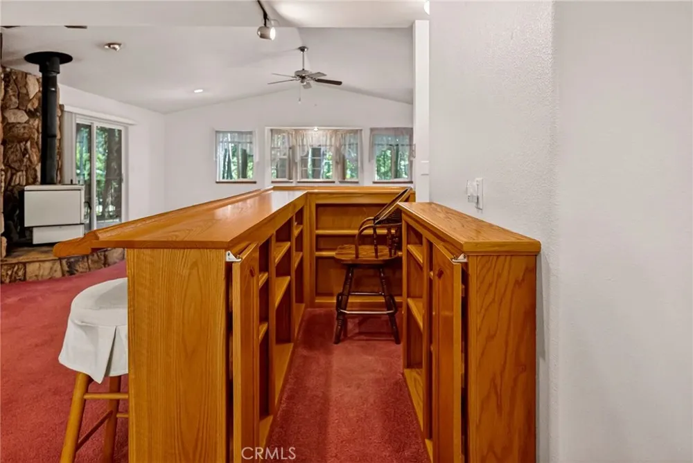 6463 Hollywood Magalia, CA 95954