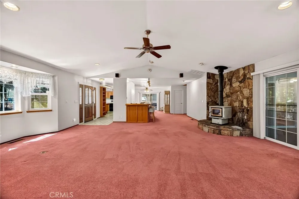 6463 Hollywood Magalia, CA 95954