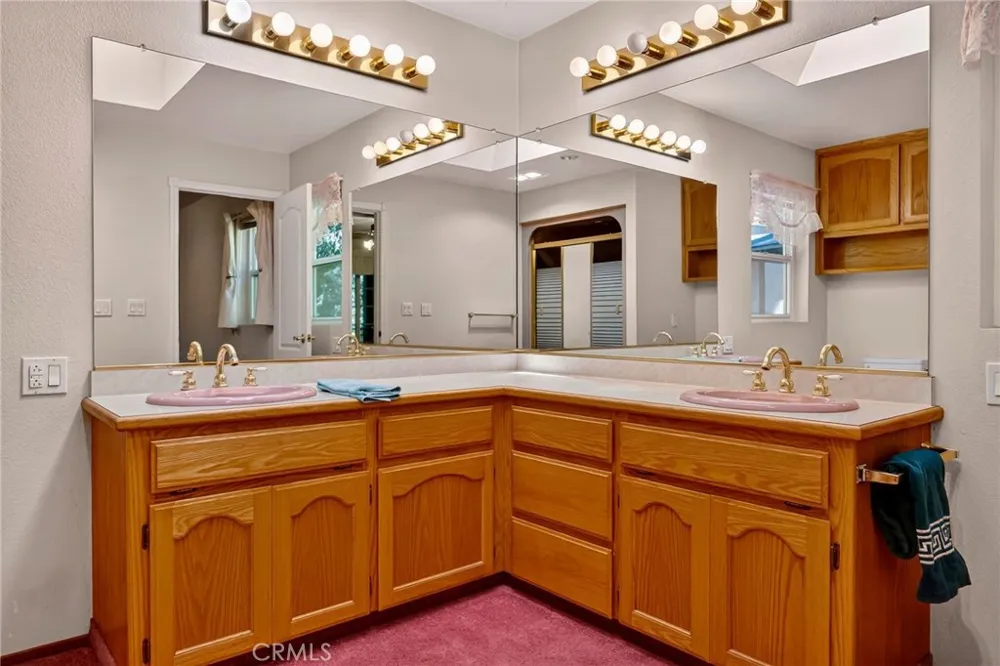 6463 Hollywood Magalia, CA 95954