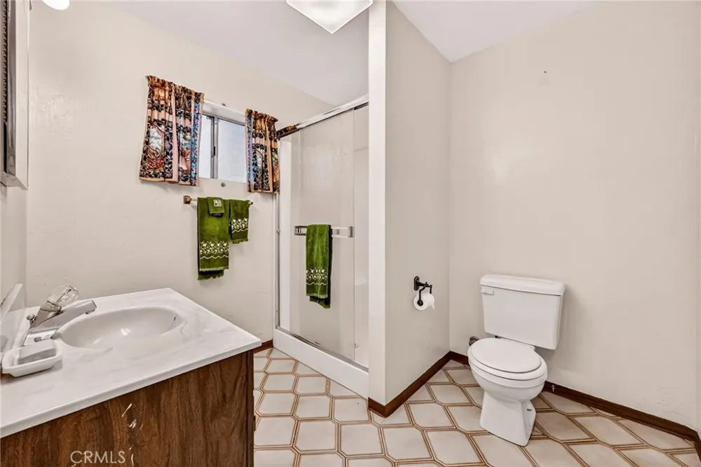 6463 Hollywood Magalia, CA 95954