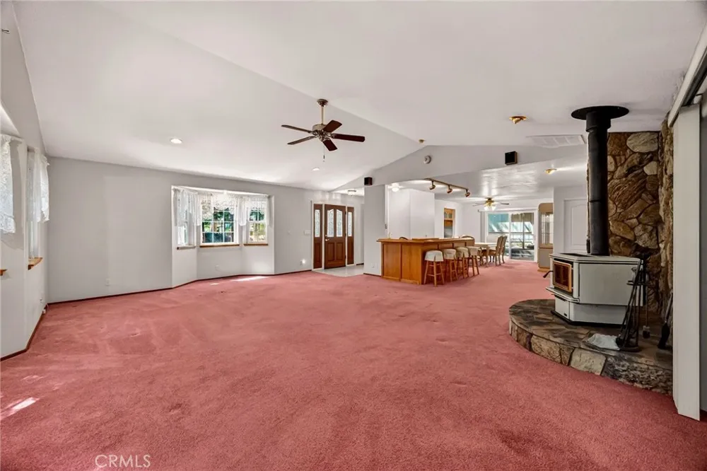 6463 Hollywood Magalia, CA 95954