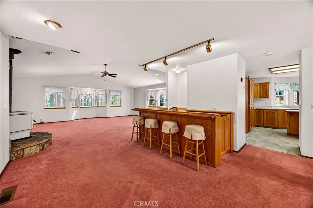 6463 Hollywood Magalia, CA 95954