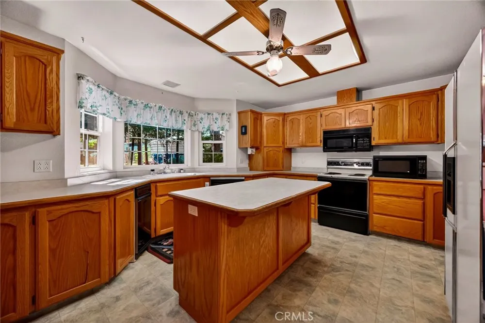 6463 Hollywood Magalia, CA 95954
