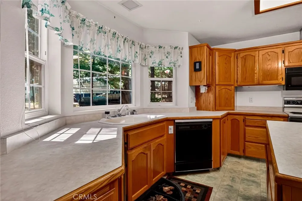 6463 Hollywood Magalia, CA 95954