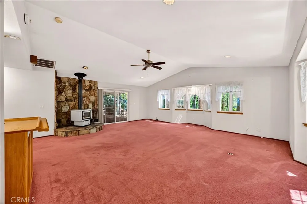 6463 Hollywood Magalia, CA 95954