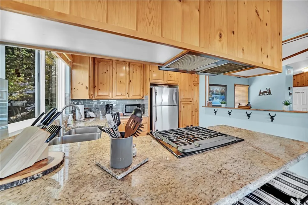 30895 Summit Drive Running Springs, CA 92382