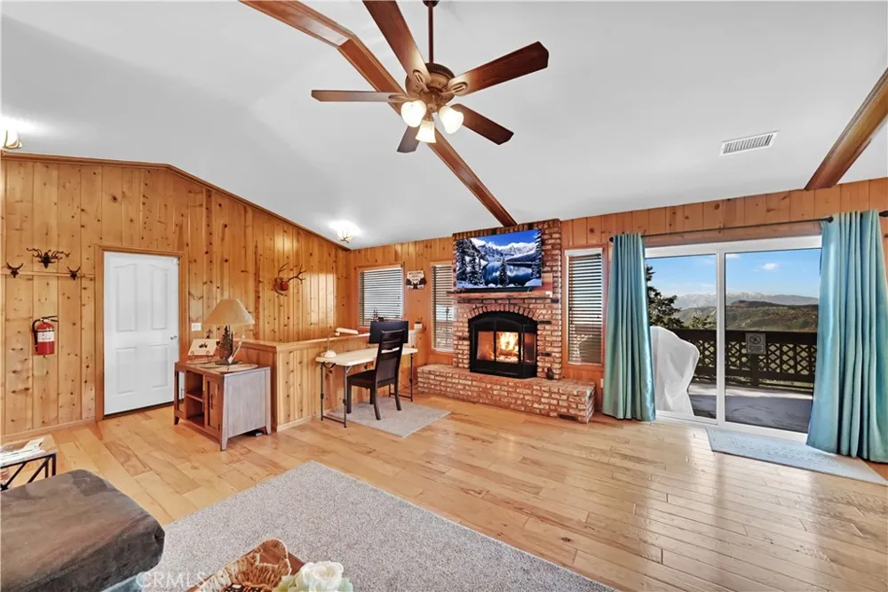 30895 Summit Drive Running Springs, CA 92382