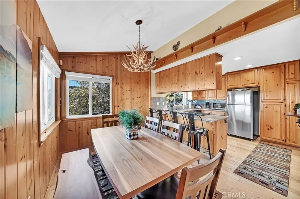 30895 Summit Drive Running Springs, CA 92382