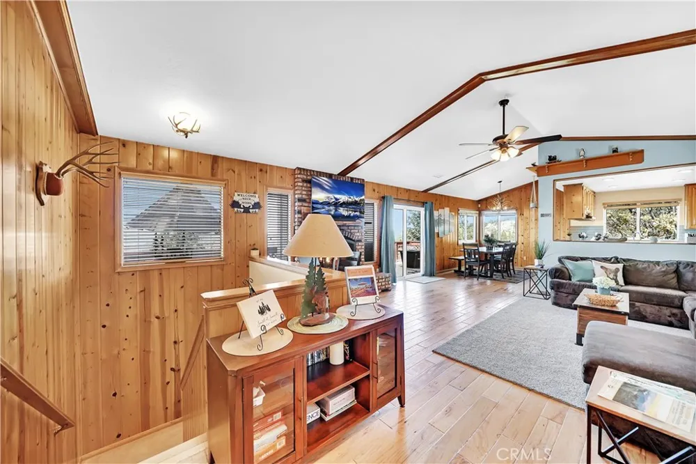 30895 Summit Drive Running Springs, CA 92382