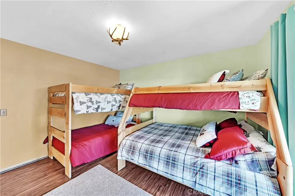 30895 Summit Drive Running Springs, CA 92382