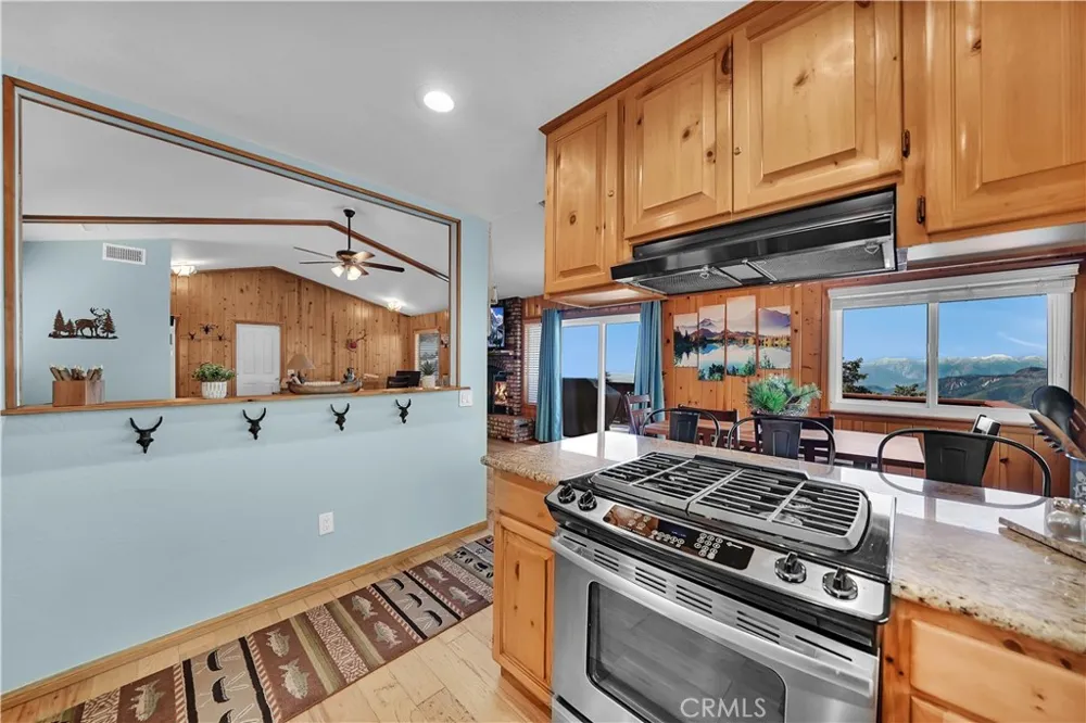 30895 Summit Drive Running Springs, CA 92382