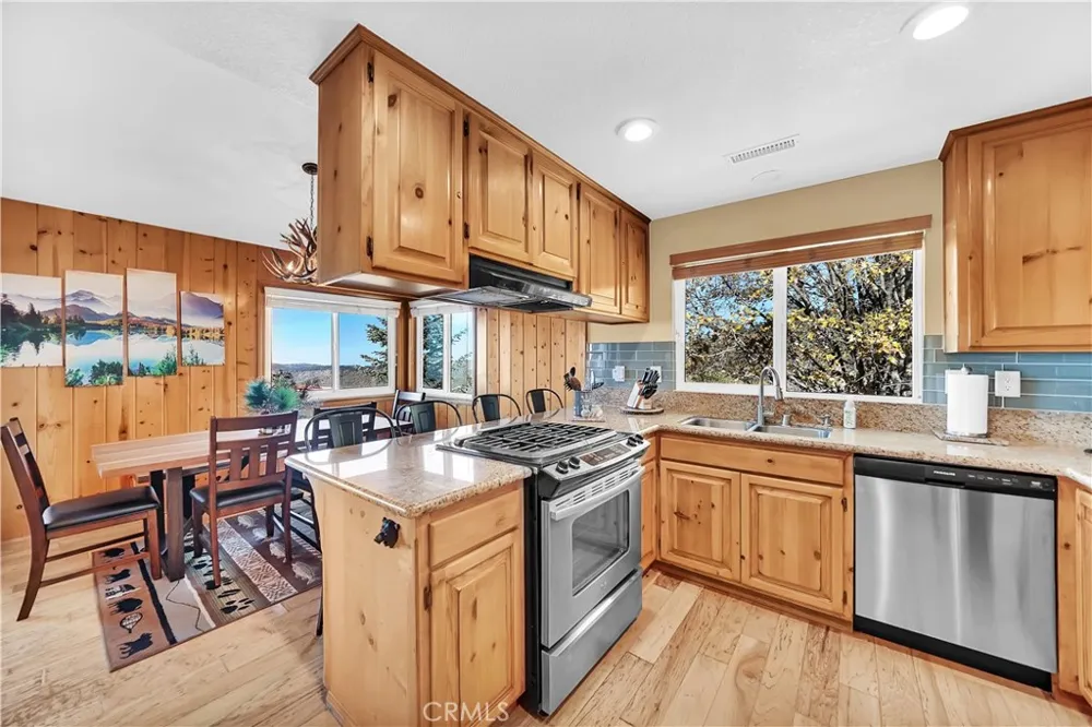 30895 Summit Drive Running Springs, CA 92382