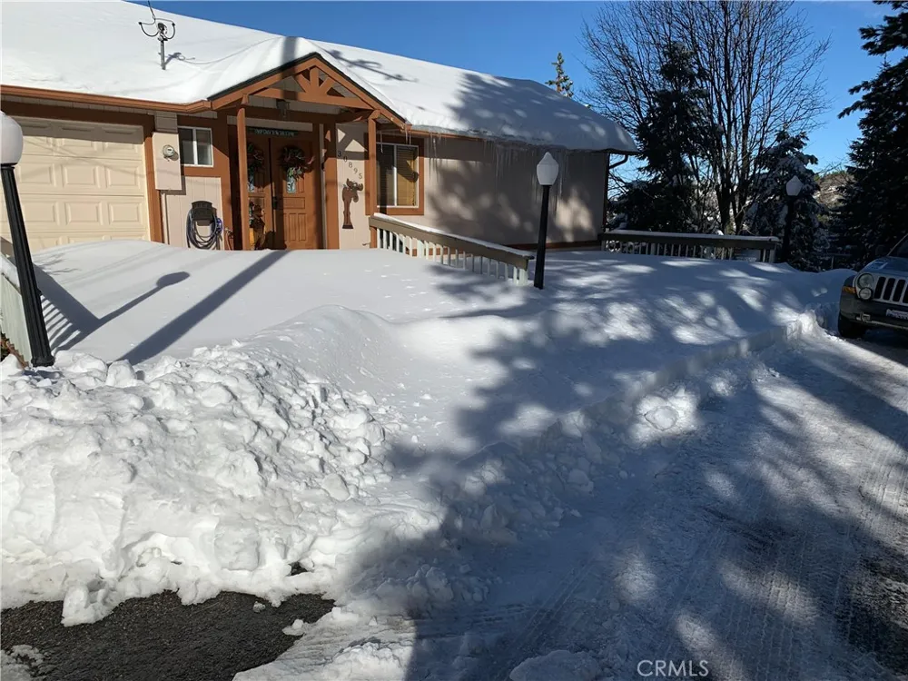 30895 Summit Drive Running Springs, CA 92382