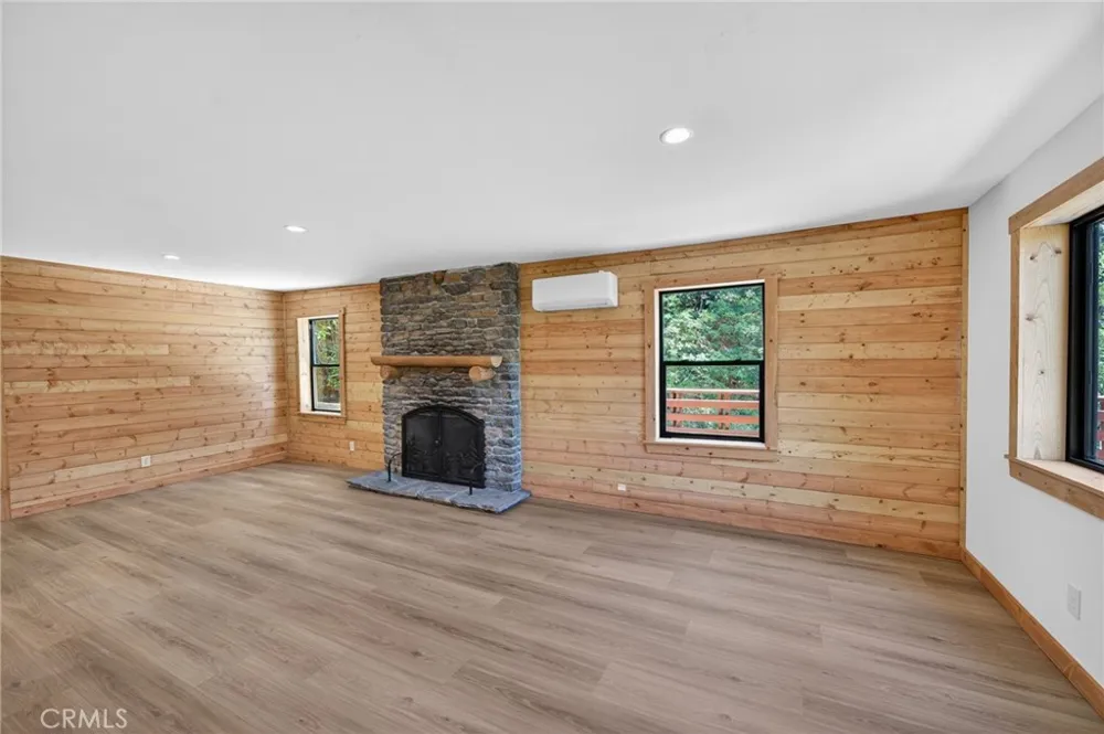 567 Maple Drive Cedar Glen, CA 92321