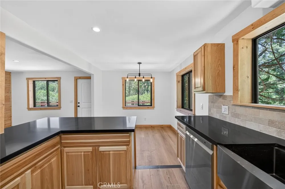 567 Maple Drive Cedar Glen, CA 92321