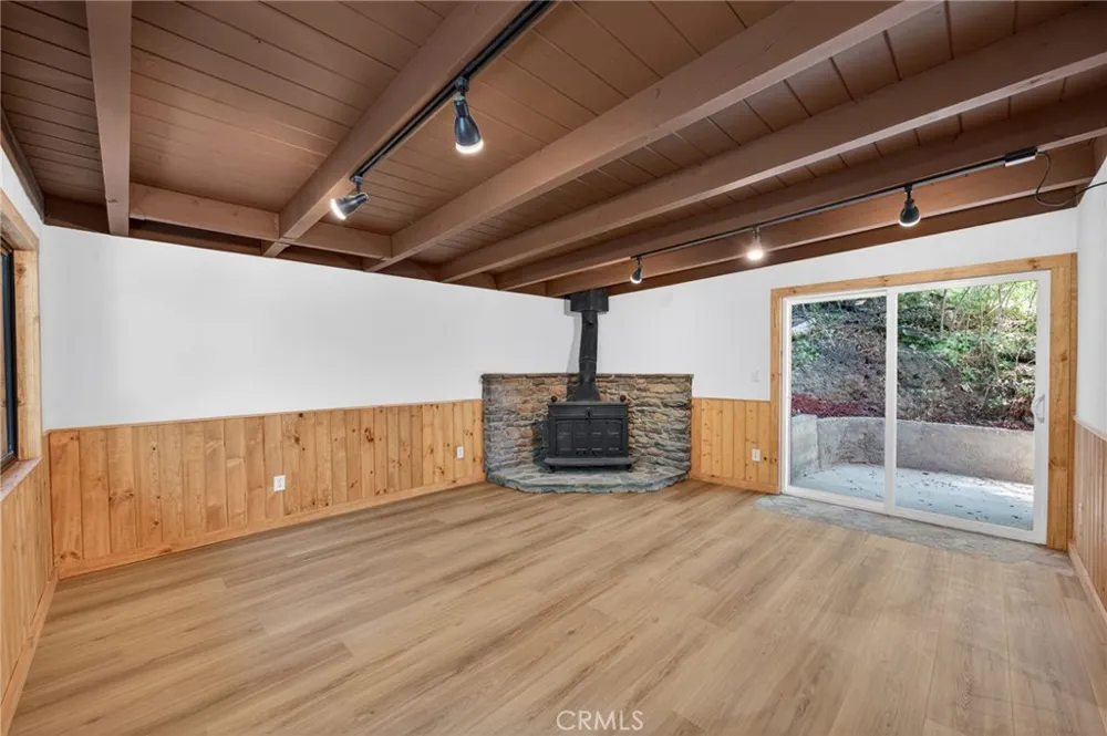 567 Maple Drive Cedar Glen, CA 92321