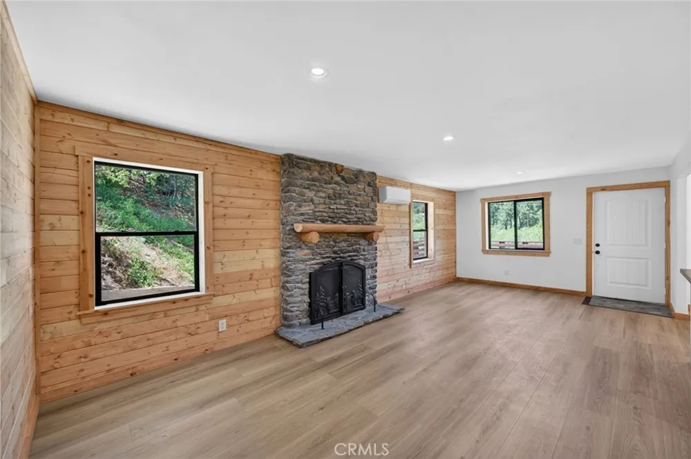 567 Maple Drive Cedar Glen, CA 92321