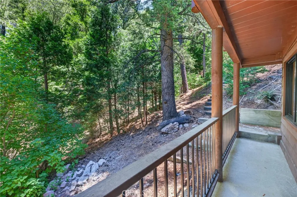 567 Maple Drive Cedar Glen, CA 92321