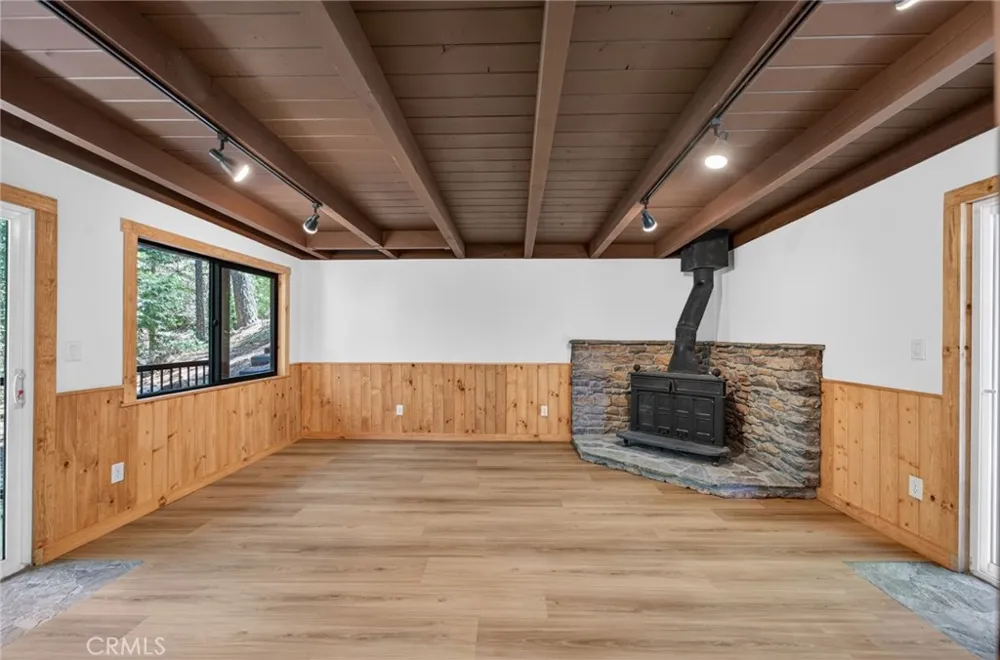 567 Maple Drive Cedar Glen, CA 92321