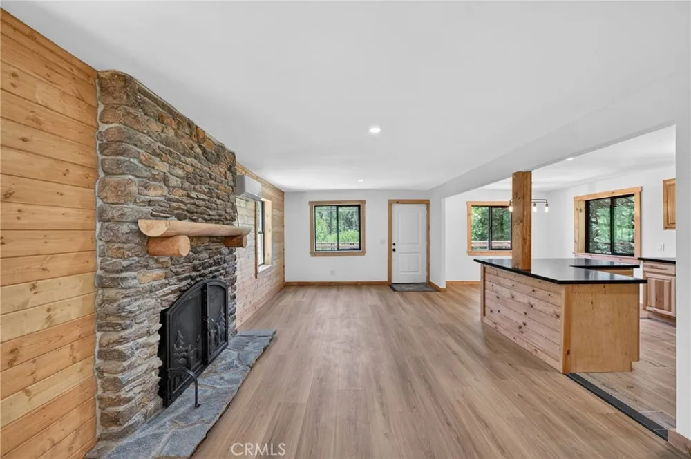 567 Maple Drive Cedar Glen, CA 92321