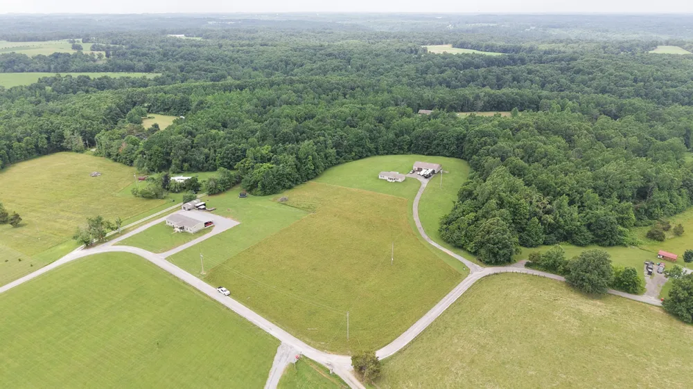 5475 King Robert Ln Westmoreland, TN 37186