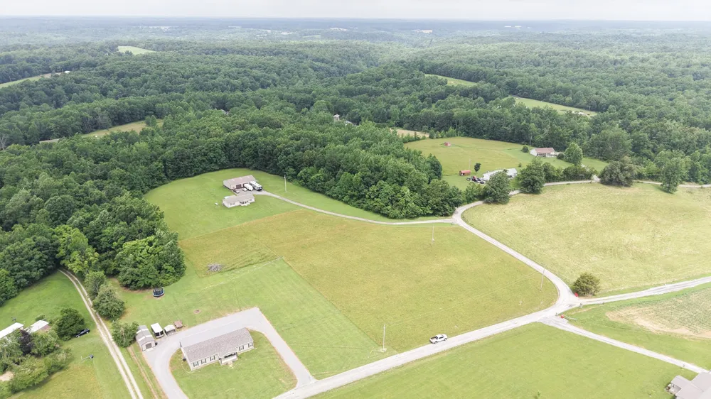 5475 King Robert Ln Westmoreland, TN 37186