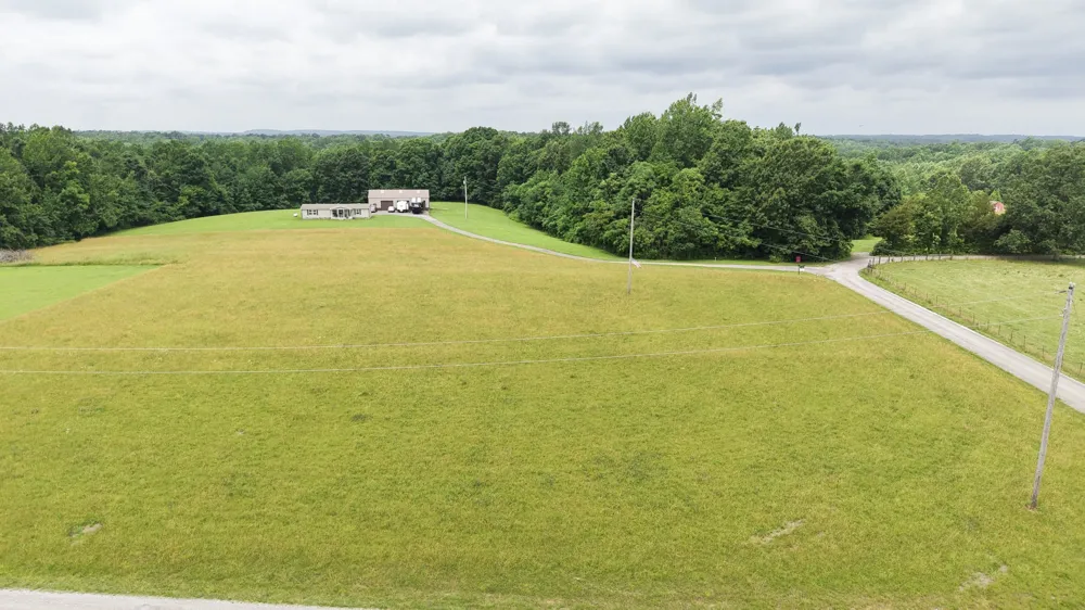 5475 King Robert Ln Westmoreland, TN 37186