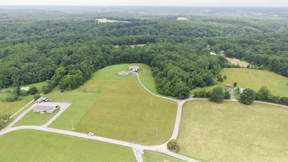 5475 King Robert Ln Westmoreland, TN 37186