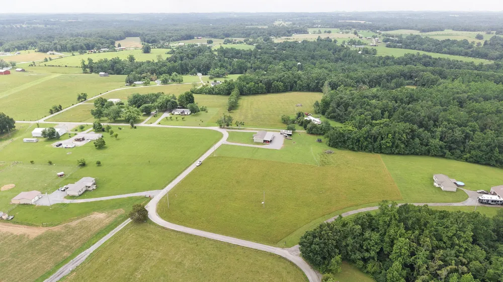 5475 King Robert Ln Westmoreland, TN 37186
