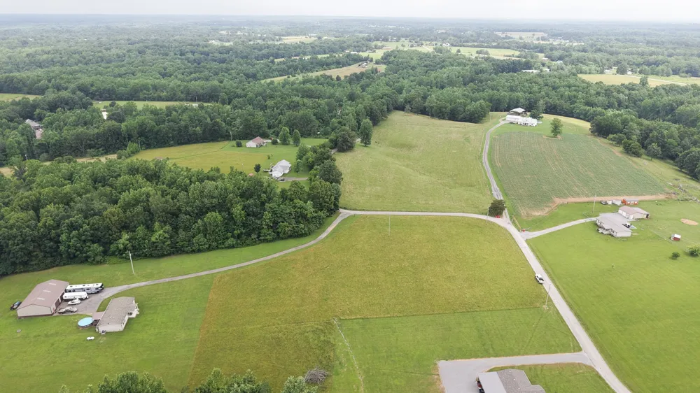 5475 King Robert Ln Westmoreland, TN 37186
