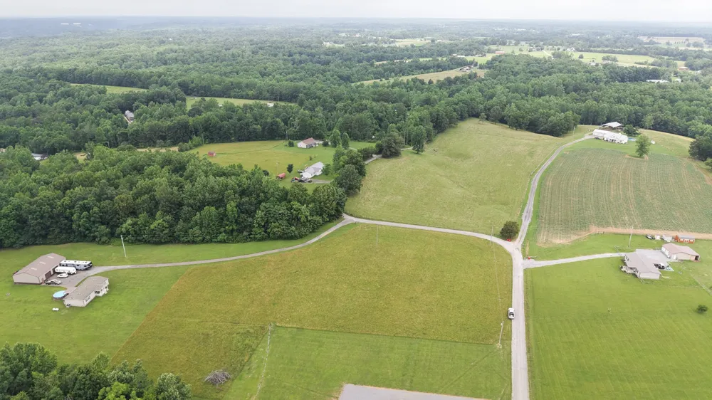 5475 King Robert Ln Westmoreland, TN 37186