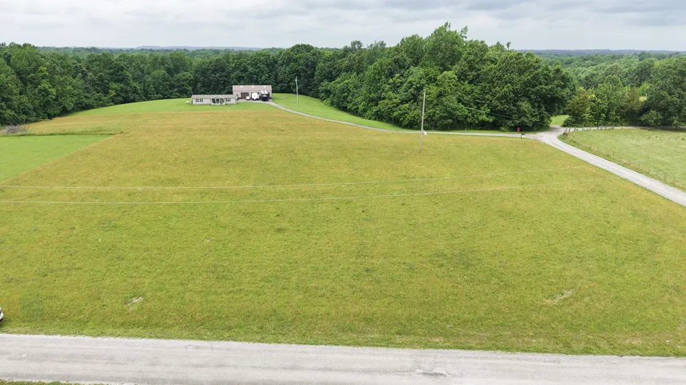 5475 King Robert Ln Westmoreland, TN 37186