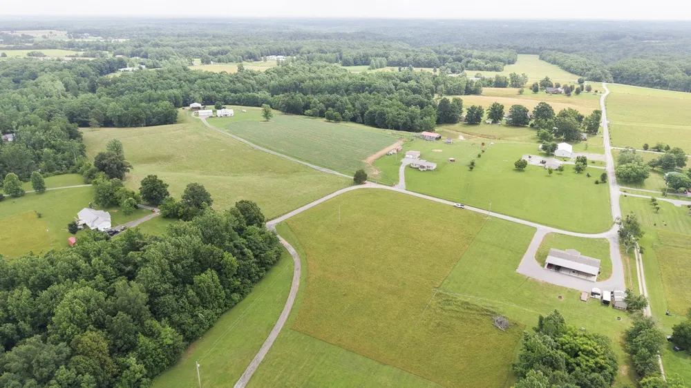 5475 King Robert Ln Westmoreland, TN 37186