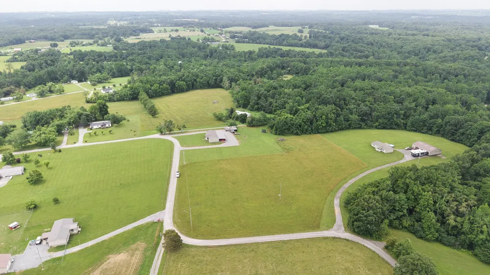 5475 King Robert Ln Westmoreland, TN 37186