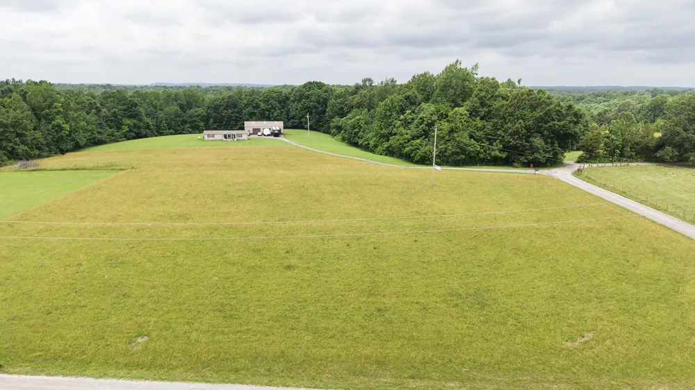 5475 King Robert Ln Westmoreland, TN 37186