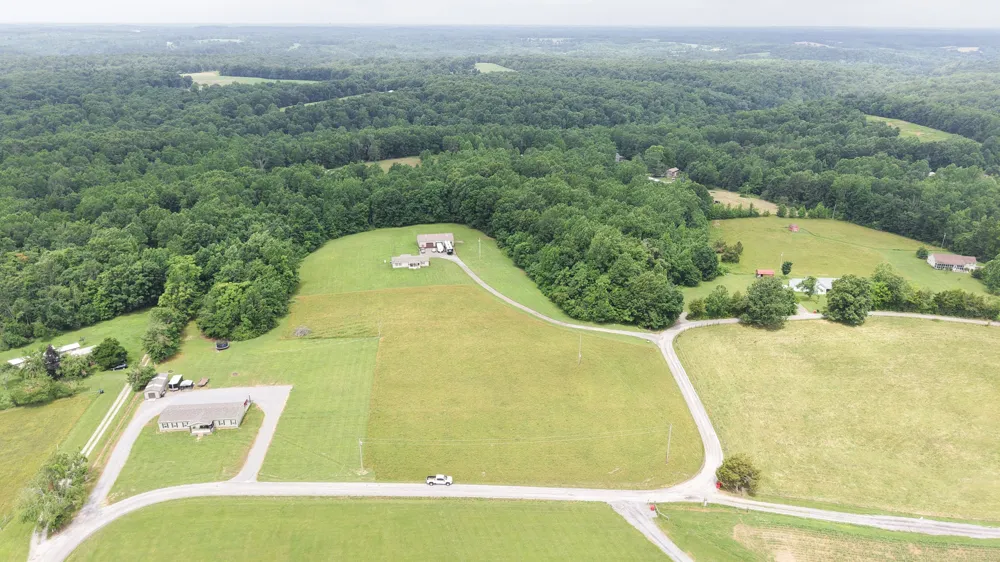 5475 King Robert Ln Westmoreland, TN 37186