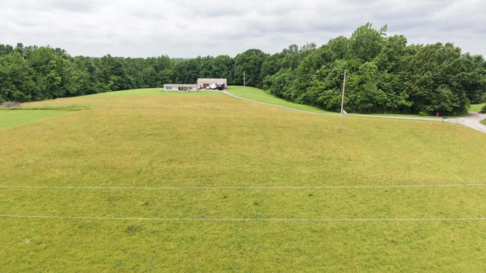5475 King Robert Ln Westmoreland, TN 37186