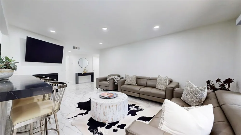 4632 Park Granada #93 Calabasas, CA 91302