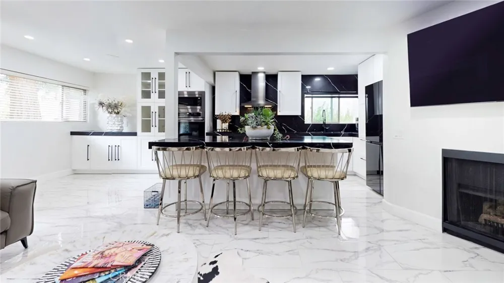 4632 Park Granada #93 Calabasas, CA 91302