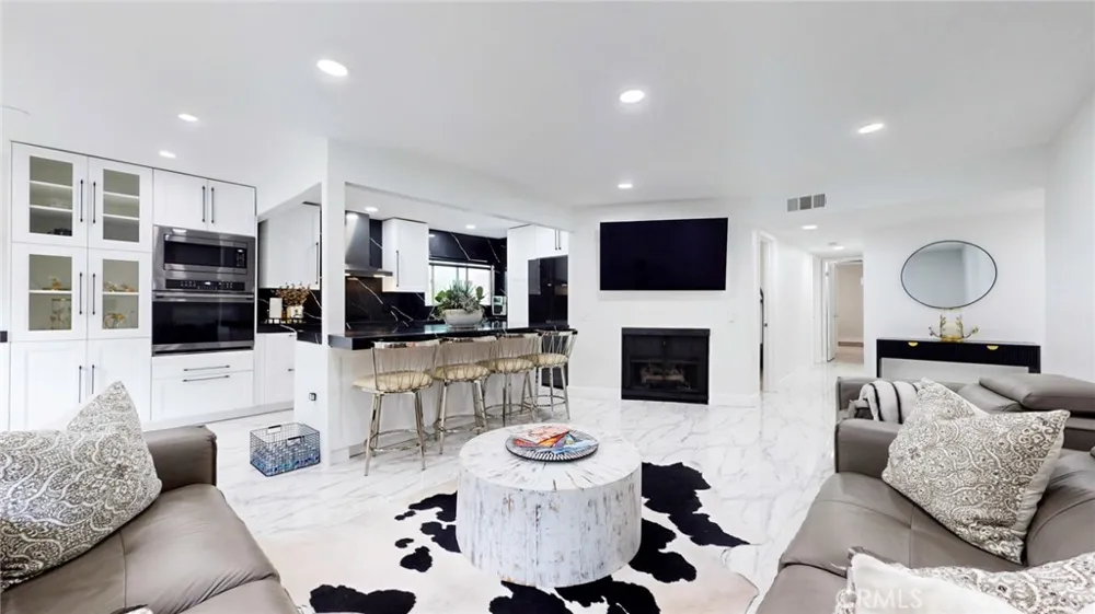 4632 Park Granada #93 Calabasas, CA 91302