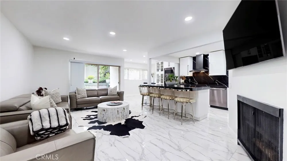 4632 Park Granada #93 Calabasas, CA 91302